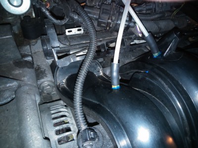 Trysky natocene v rourach sani. Zel kazda roura je trosku jinak vysoko. Takze pozice trysek nejsou stejne.