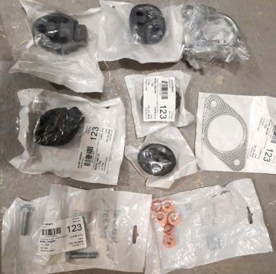 montážní materiál na celou sestavu výfuku