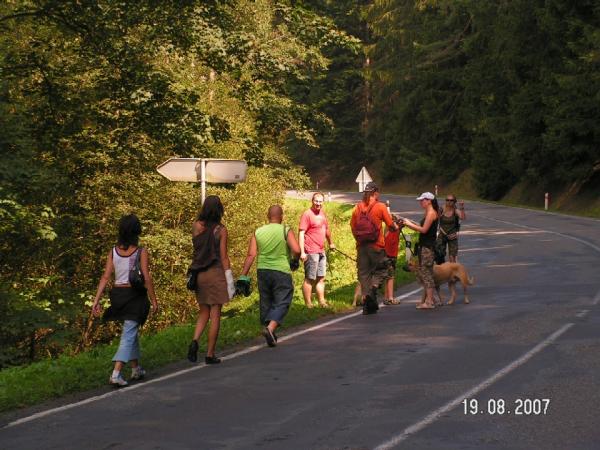 začátek výletu (již po občerstvení,a po 5minutovém hledání "žluté značky" :)