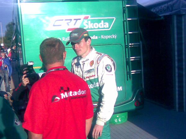 Honza Kopecky, strasne slusnej a hodnej, kdyby mu dali poradne auto, tak by to byl mazec, obdivuji cely jeho tym za vykony kterymi se drzi v prvni desitce.