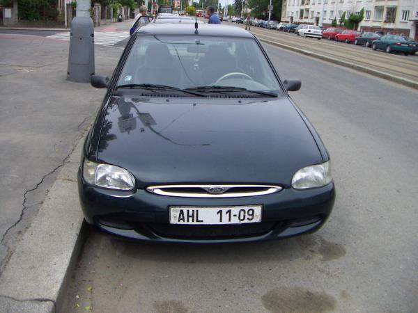 Dobrý auto, ale benzín a malej kufra a hlavně dvakrát řachlej! Musel pryč!