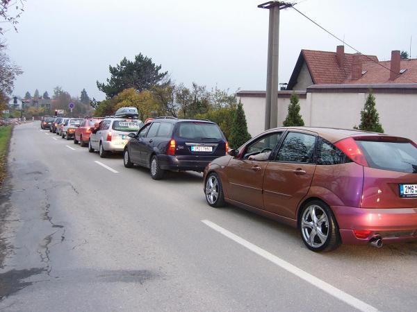 spanila jizda Kopecek - semafor (vsimnete si couddyho hlavy v kulichu)