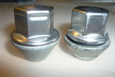 vlevo nová matice x vpravo původní zničená.JPG